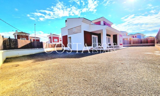 Neue Gebäude - detached -
Purias