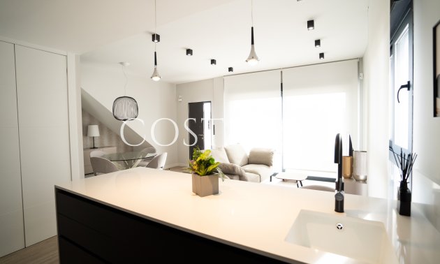 Nowy budynek - low-bungalow -
Pilar de la Horadada