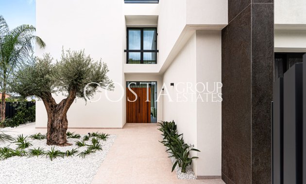 Nowy budynek - Willa -
La Nucía