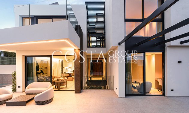 Nowy budynek - Willa -
La Nucía