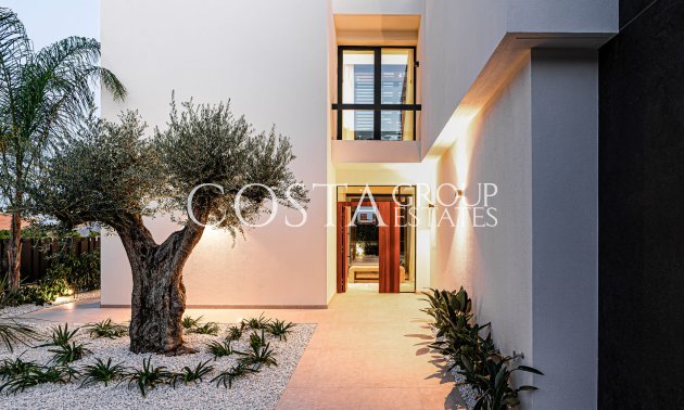 Nowy budynek - Willa -
La Nucía