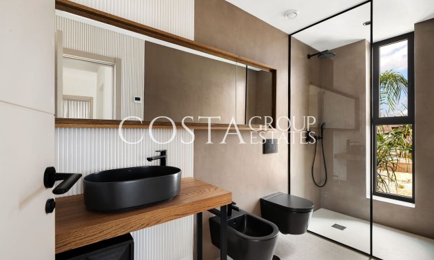 Nowy budynek - Willa -
La Nucía