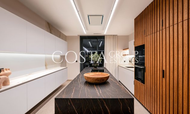 Nowy budynek - Willa -
La Nucía