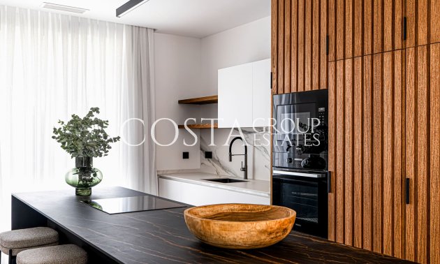 Nowy budynek - Willa -
La Nucía