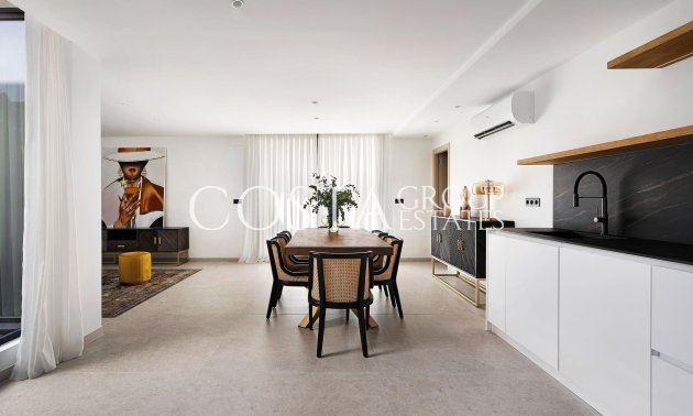 Nowy budynek - Willa -
La Nucía