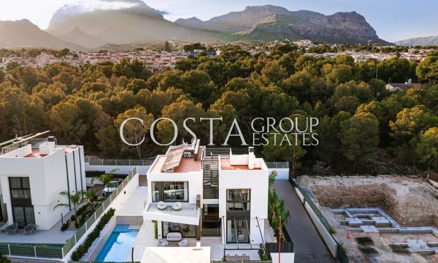 Nowy budynek - Willa -
La Nucía