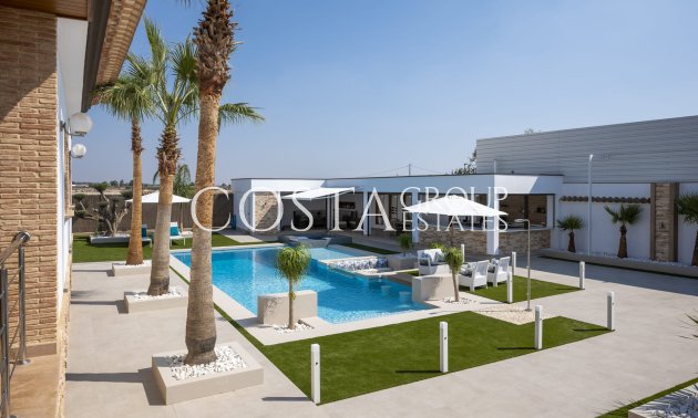 Neue Gebäude - Villa -
Jerónimo y Avileses