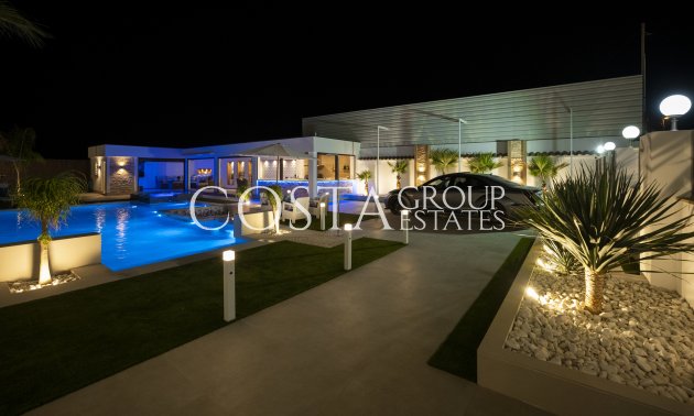 Neue Gebäude - Villa -
Jerónimo y Avileses