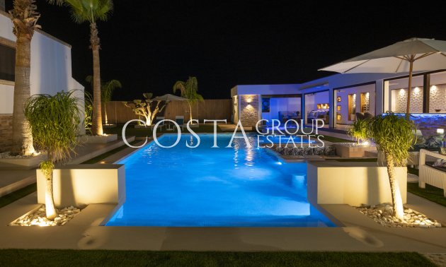 Neue Gebäude - Villa -
Jerónimo y Avileses