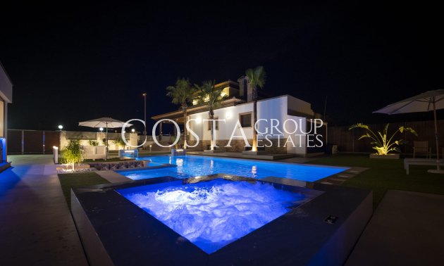 Neue Gebäude - Villa -
Jerónimo y Avileses