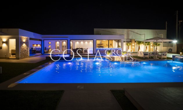 Neue Gebäude - Villa -
Jerónimo y Avileses