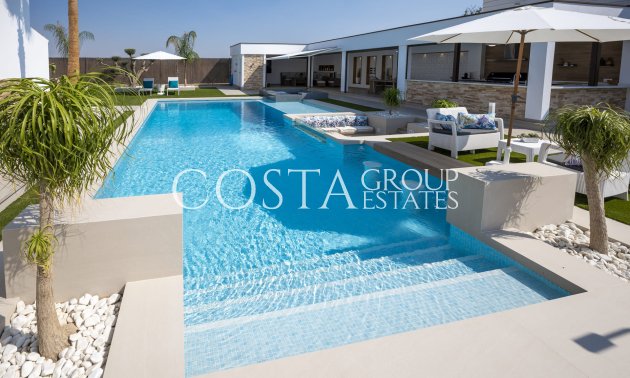 Neue Gebäude - Villa -
Jerónimo y Avileses