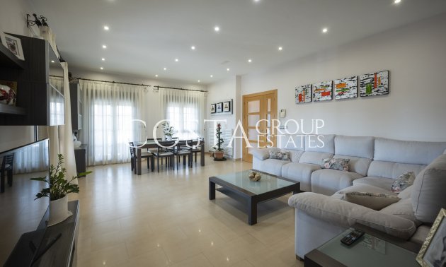 Neue Gebäude - Villa -
Jerónimo y Avileses