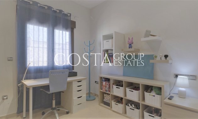 Neue Gebäude - Villa -
Jerónimo y Avileses