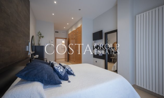 Neue Gebäude - Villa -
Jerónimo y Avileses