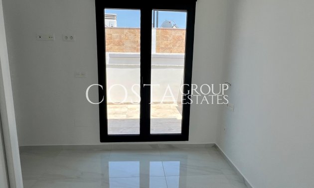 Neue Gebäude - detached -
Polop