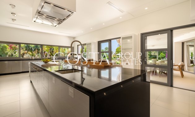 Neue Gebäude - Villa -
Marbella