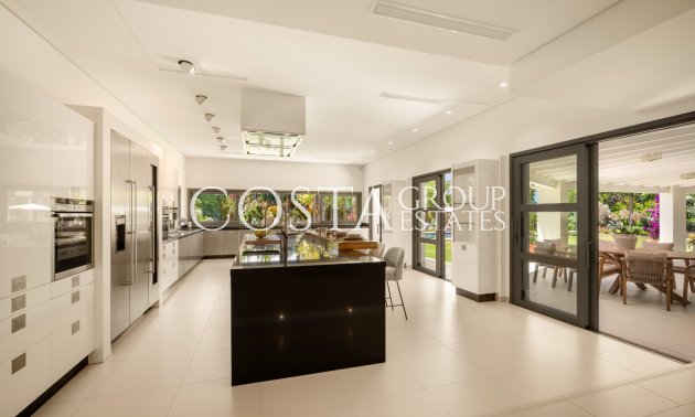 Neue Gebäude - Villa -
Marbella