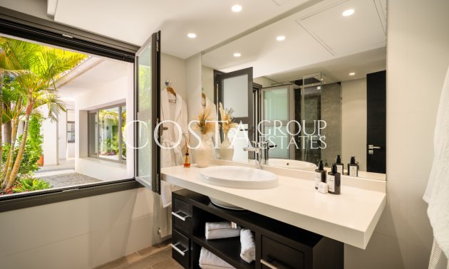 Neue Gebäude - Villa -
Marbella