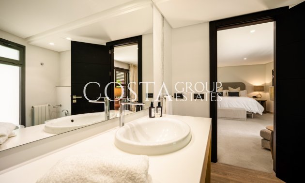 Neue Gebäude - Villa -
Marbella