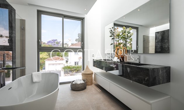 Neue Gebäude - Villa -
El Paraíso