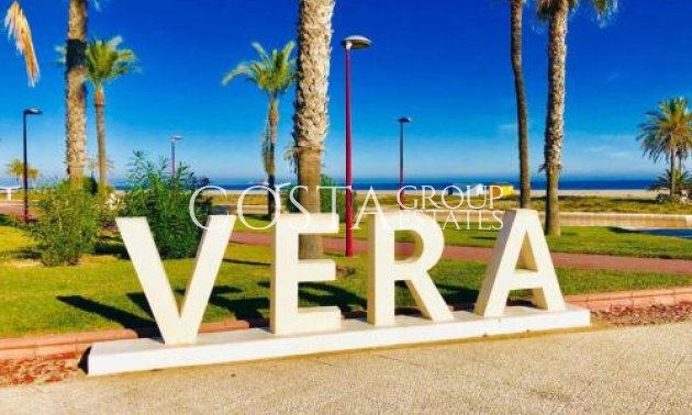 Nowy budynek - detached -
Vera