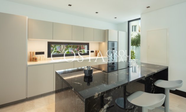 Nowy budynek - Willa -
Marbella