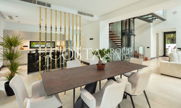 Nowy budynek - Willa -
Marbella