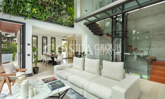 Nowy budynek - Willa -
Marbella