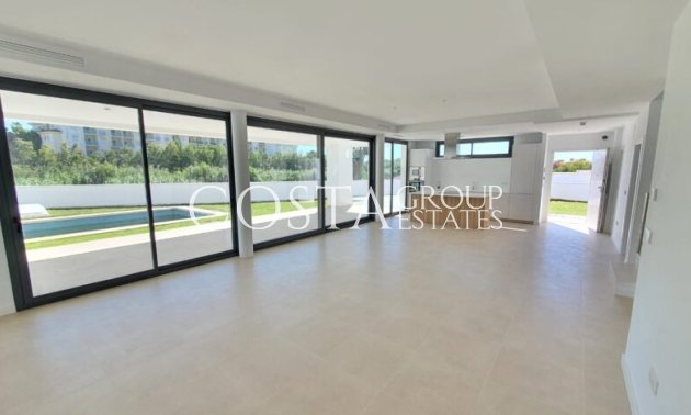 Nowy budynek - Willa -
Manilva