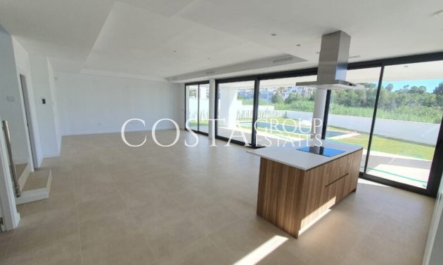 Nowy budynek - Willa -
Manilva