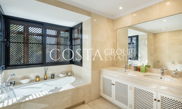 Neue Gebäude - Villa -
Benahavís