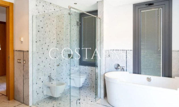 Nowy budynek - Willa -
San Roque