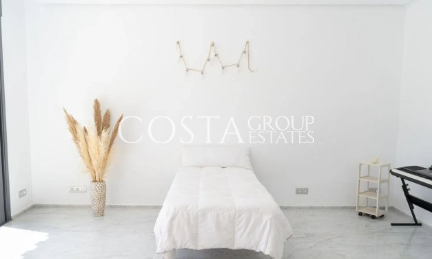 Nowy budynek - Willa -
San Roque