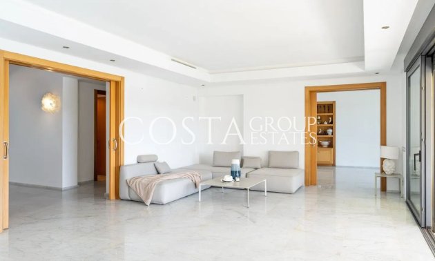 Nowy budynek - Willa -
San Roque