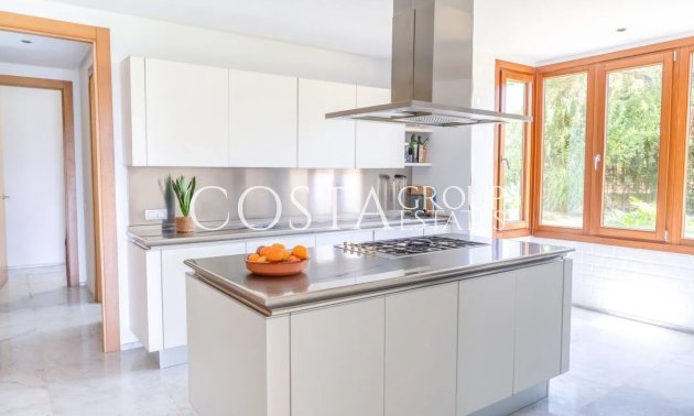 Nowy budynek - Willa -
San Roque