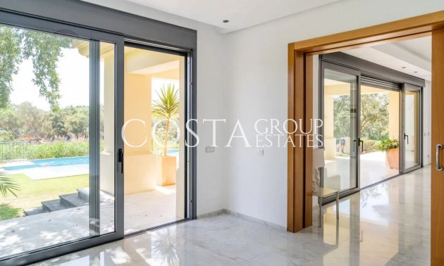 Nowy budynek - Willa -
San Roque