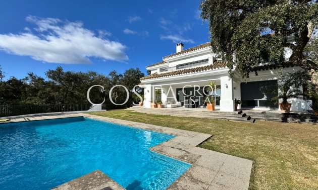 Nowy budynek - Willa -
San Roque