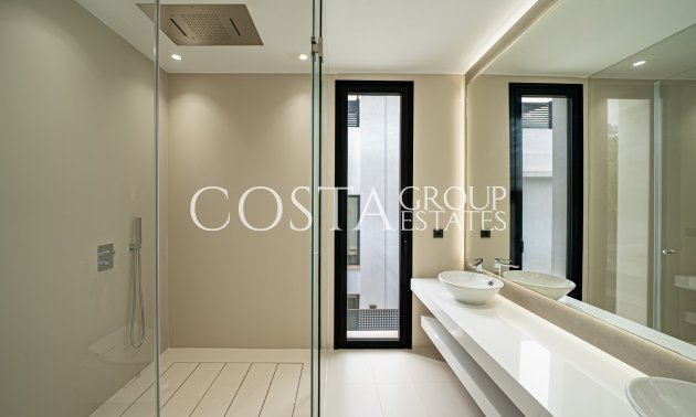 Neue Gebäude - Villa -
Marbella