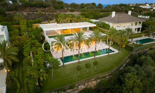 Neue Gebäude - Villa -
Casares