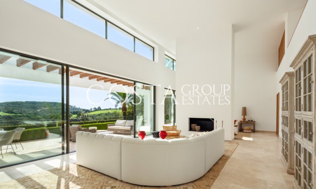 Neue Gebäude - Villa -
Casares