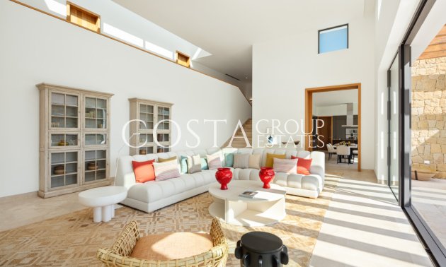 Neue Gebäude - Villa -
Casares