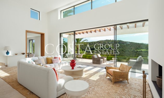 Neue Gebäude - Villa -
Casares