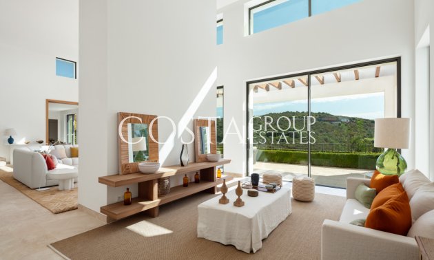 Neue Gebäude - Villa -
Casares