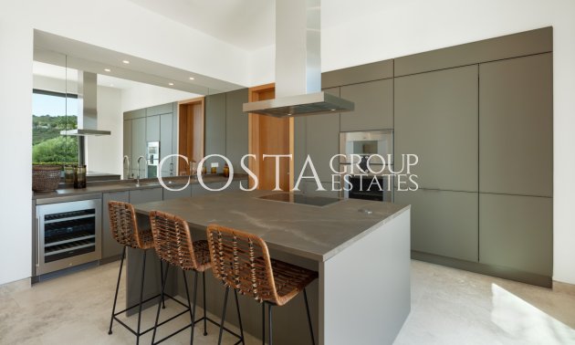 Nowy budynek - Willa -
Casares