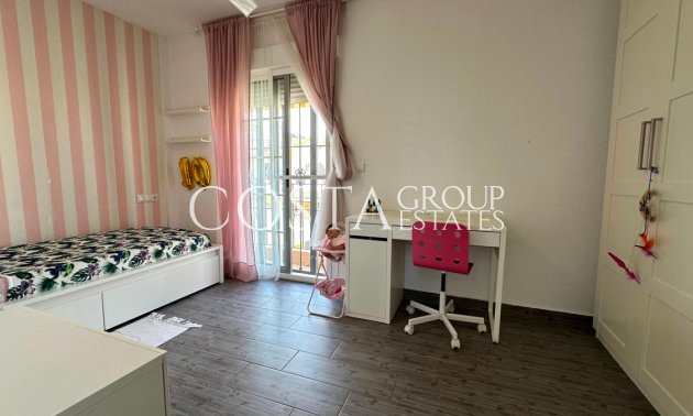 Revente - Maison -
Urbanización El Raso