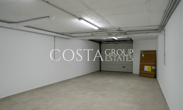 Neue Gebäude - Villa -
Coloma