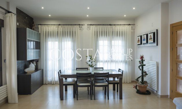 Neue Gebäude - Villa -
Jerónimo y Avileses