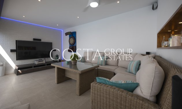 Neue Gebäude - Villa -
Jerónimo y Avileses