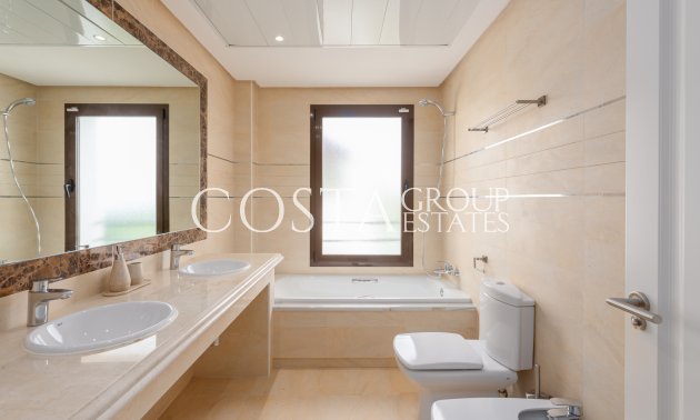 Neue Gebäude - detached -
La Gaspara